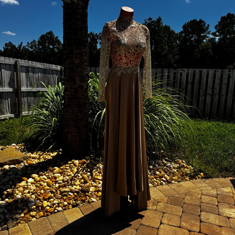 Abyss by Abby Gold Amrezy Dress size Small